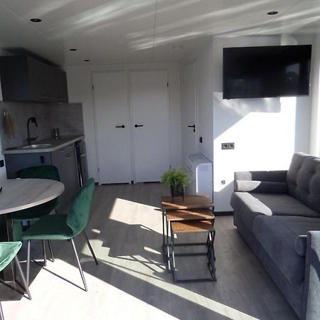 Modern Houseboat With Air Conditioning Located In Marina Uitgeest Εξωτερικό φωτογραφία