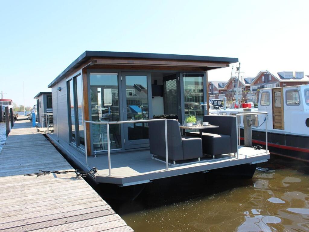 Modern Houseboat With Air Conditioning Located In Marina Uitgeest Εξωτερικό φωτογραφία