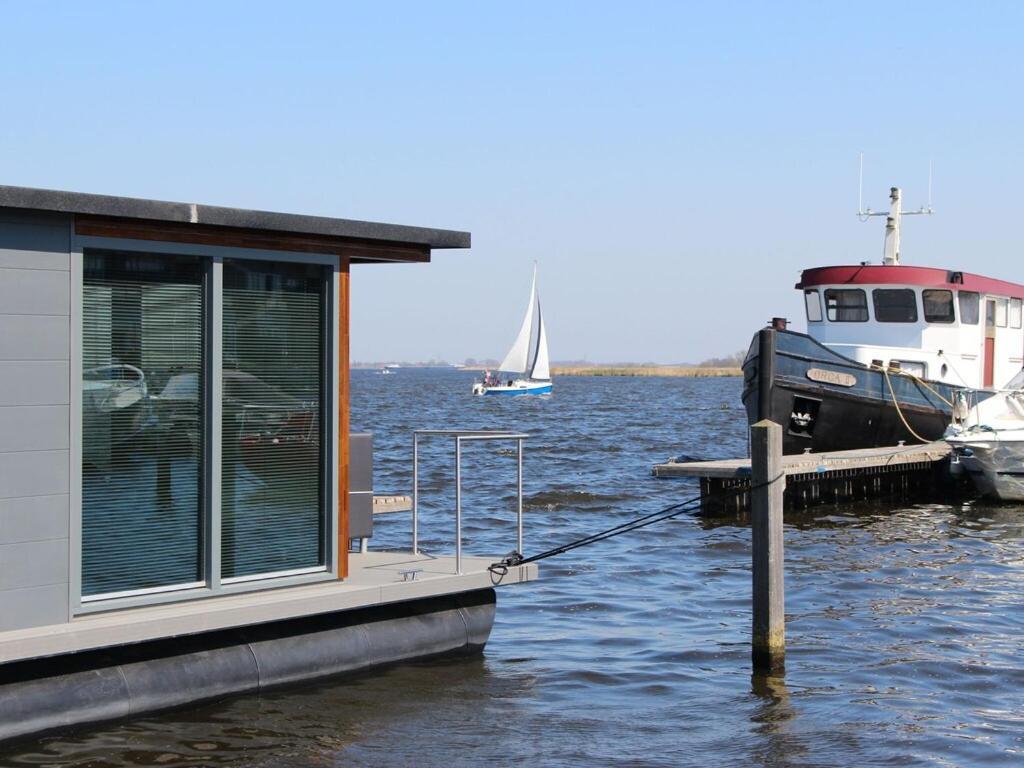 Modern Houseboat With Air Conditioning Located In Marina Uitgeest Εξωτερικό φωτογραφία