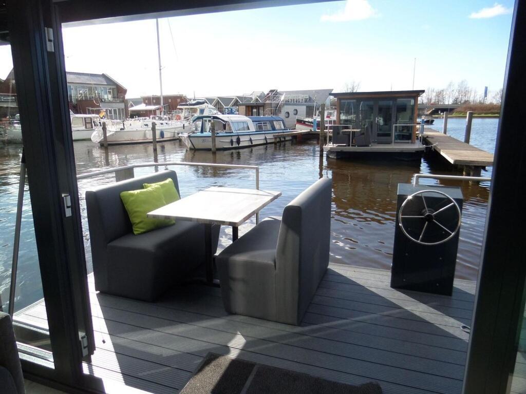 Modern Houseboat With Air Conditioning Located In Marina Uitgeest Εξωτερικό φωτογραφία